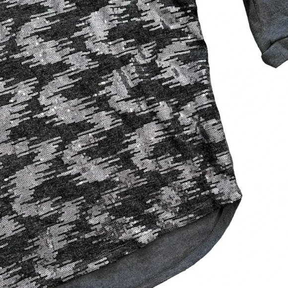 Jolie USA Slate Gray Sequin Basic Top L - Picture 2 of 3